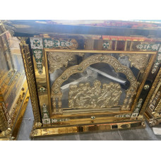 Престол 90х90 зеленый, желтые иконы.
